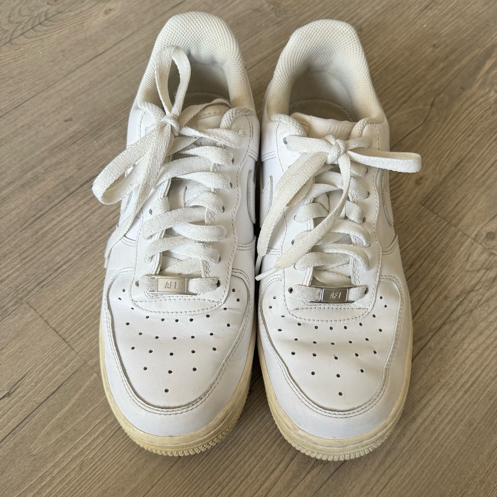 White Nike Air Force 1